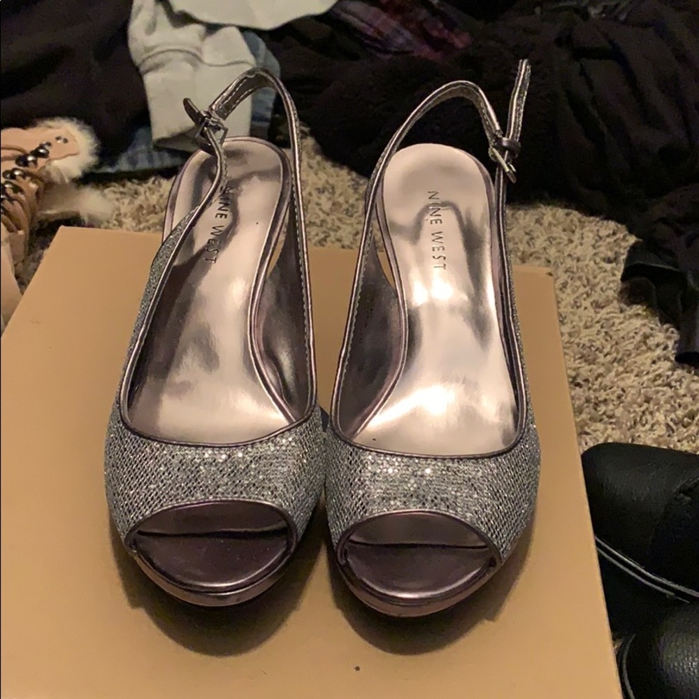 Women’s dress sandals